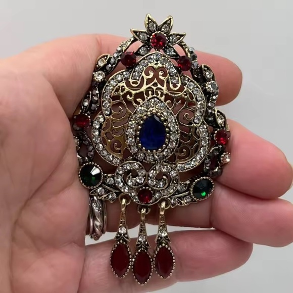 Vintage Baroque Queen Crystal Elegant Brooch - Picture 4 of 9